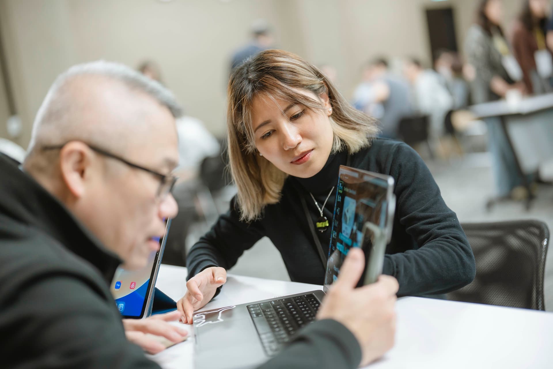 業師輔導現場 — 新創展示產品給業師